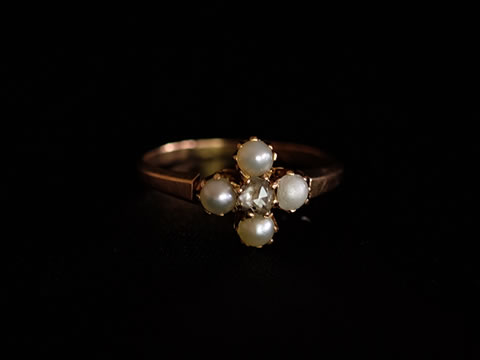 ハーフパールとダイヤモンドのアンティーク指輪（半円天然真珠）