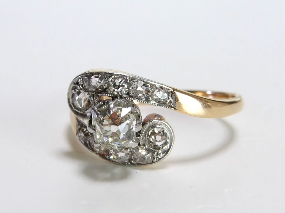 スクエアカットダイヤモンドリング（オールドマインカット）