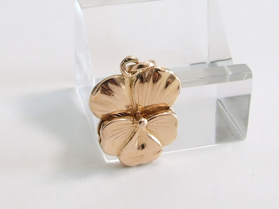 pW[ƃn[gƎlt̃AeB[Ny_g