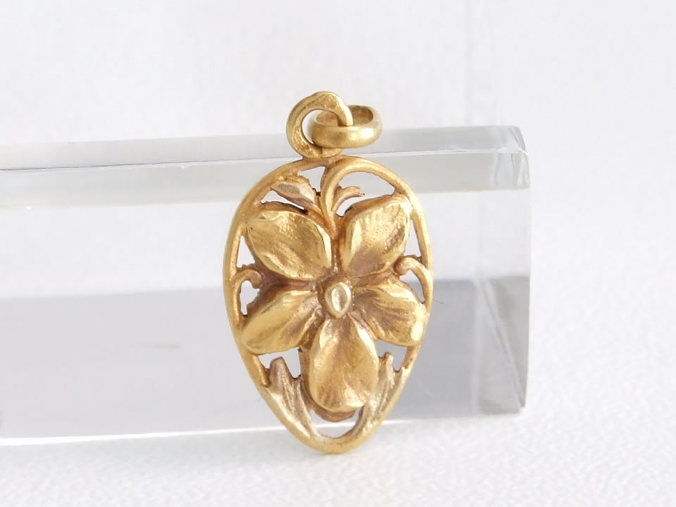 �X�~���i俁j�̃A���e�B�[�N�y���_���g