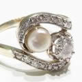 ダイヤモンドと真珠のアンティーク指輪（クロスオーバーリング、トワエモワ）
