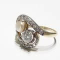 ダイヤモンドと真珠のアンティーク指輪（クロスオーバーリング、トワエモワ）