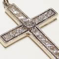 アンティークプラチナ十字架クロス（ダイヤモンド）